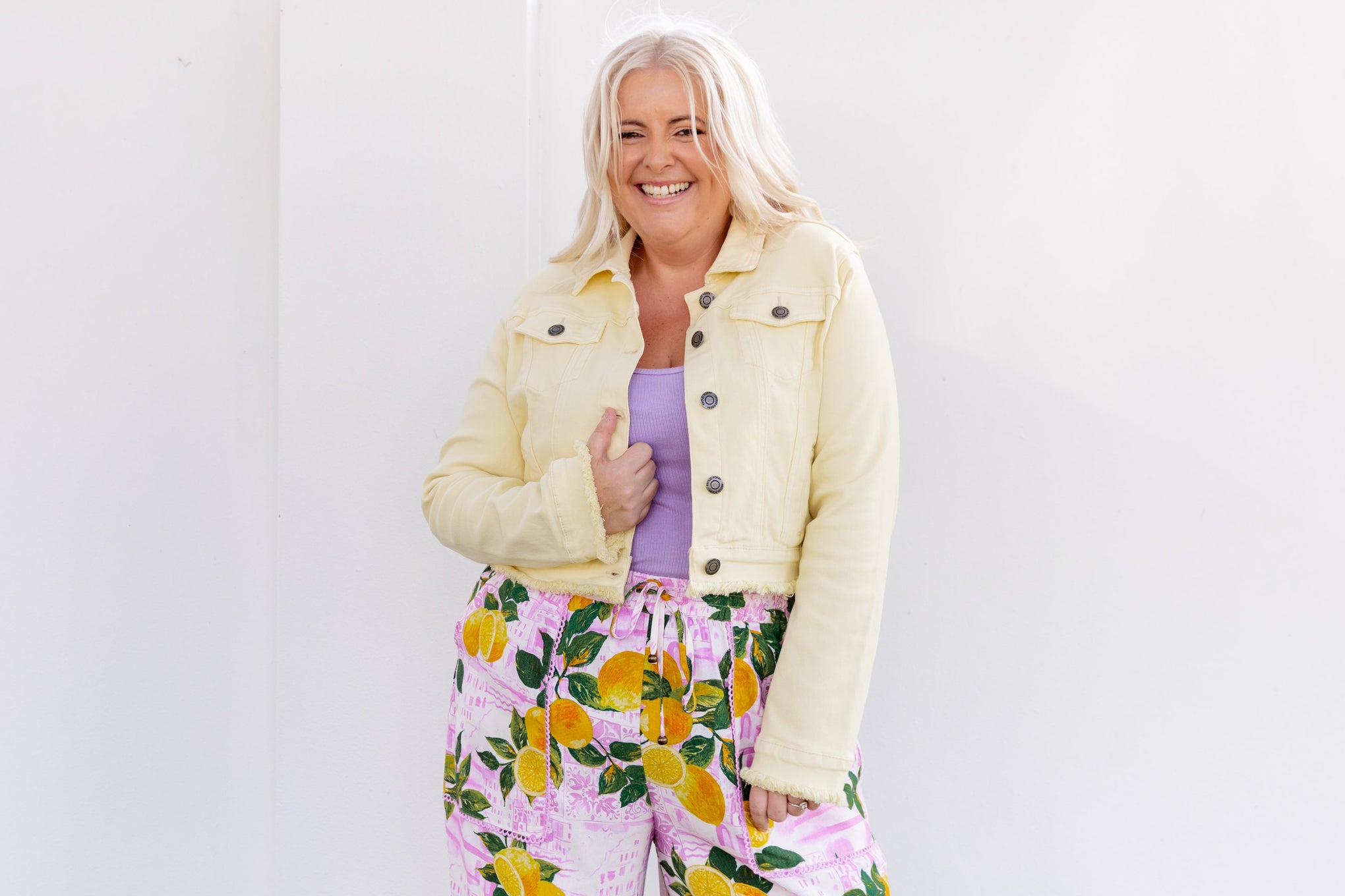 Kenzi Cropped Denim Jacket in Lemon Butter