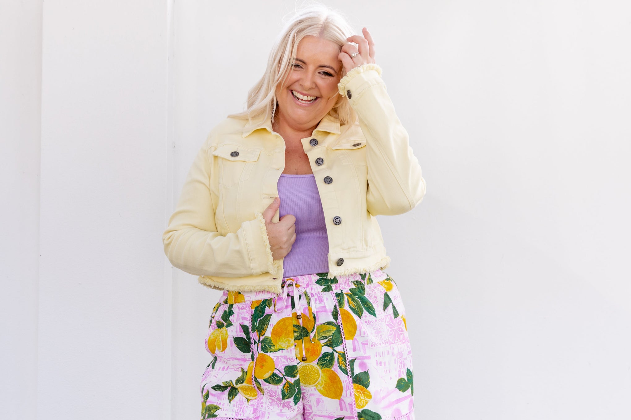 Kenzi Cropped Denim Jacket in Lemon Butter