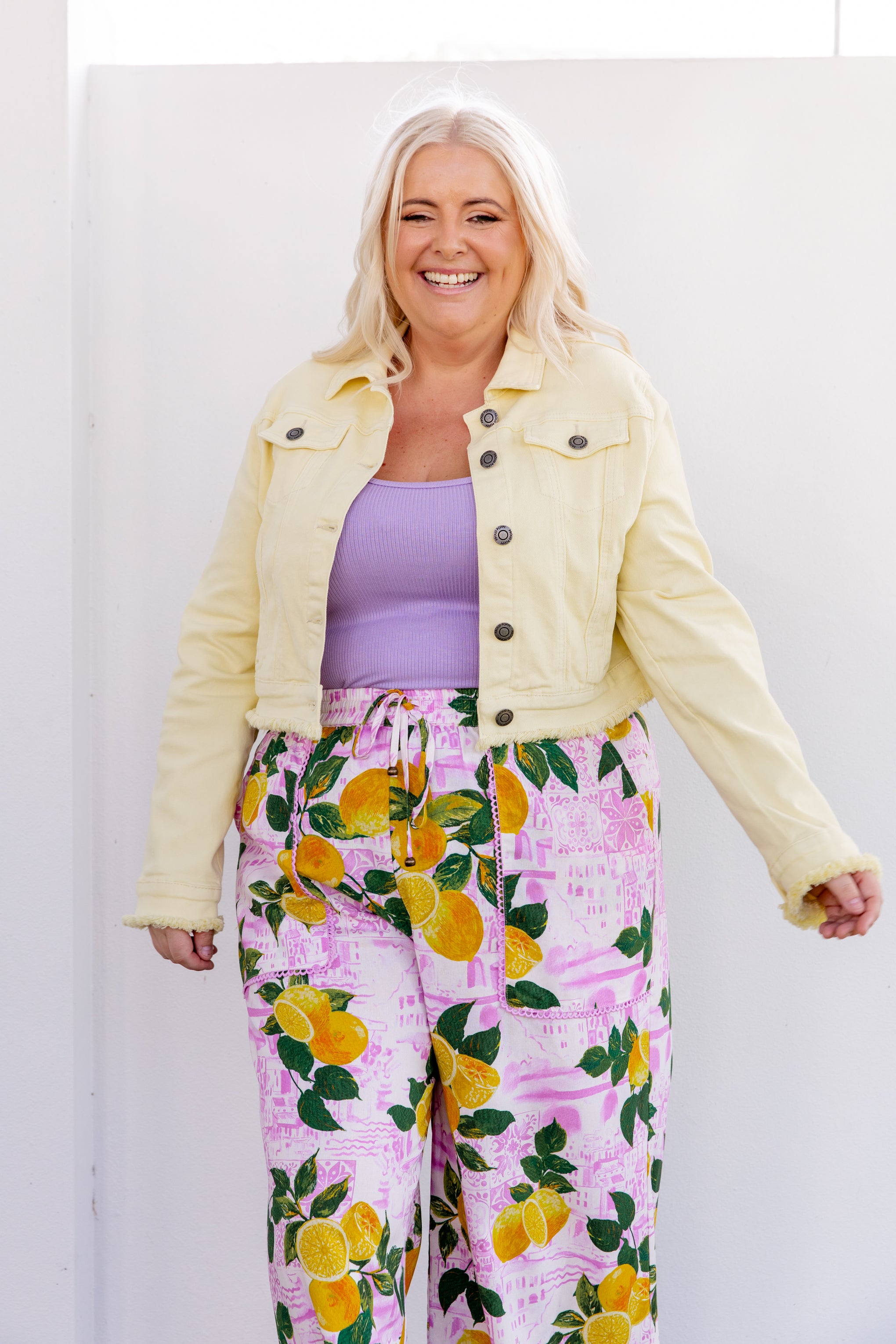Kenzi Cropped Denim Jacket in Lemon Butter