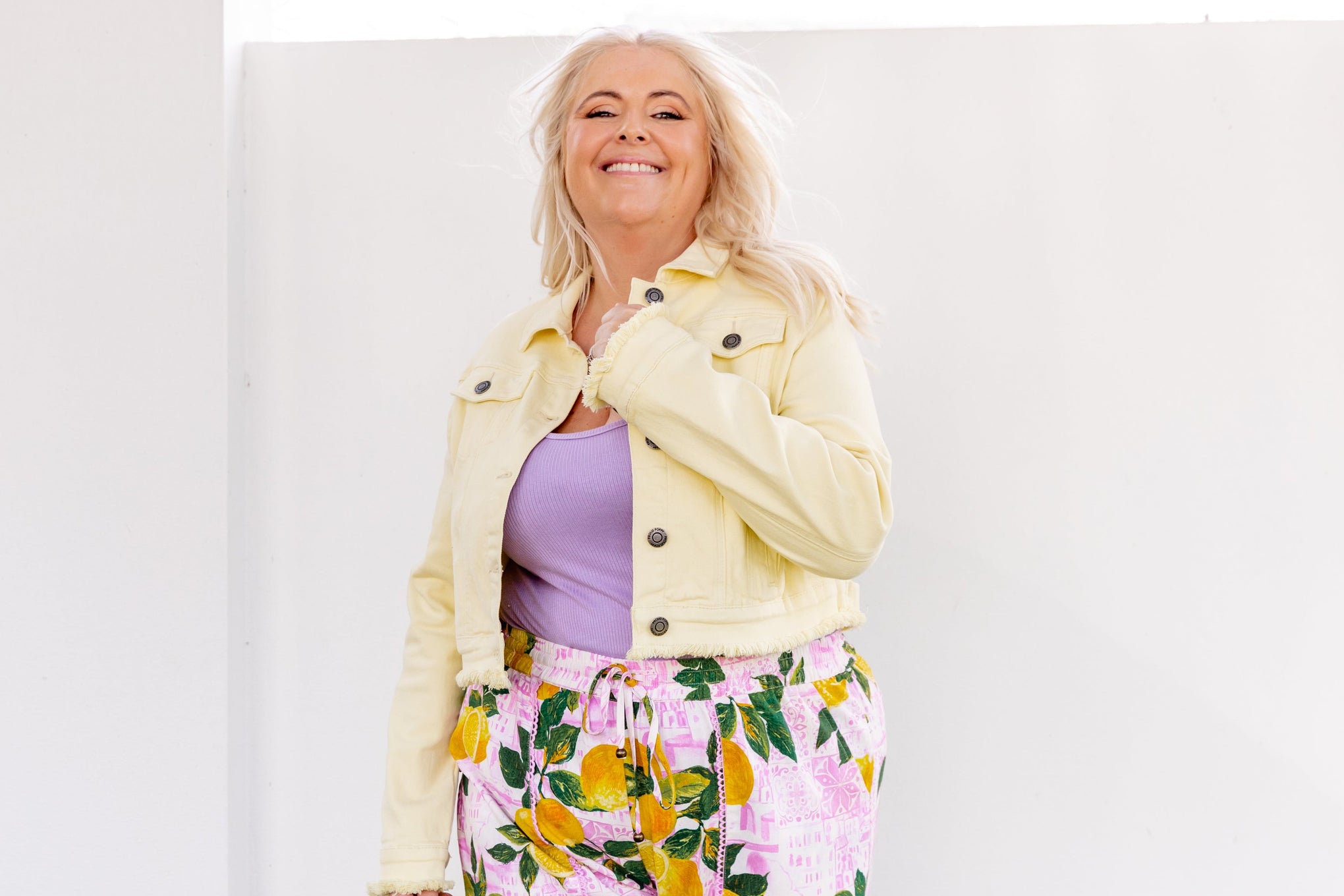 Kenzi Cropped Denim Jacket in Lemon Butter