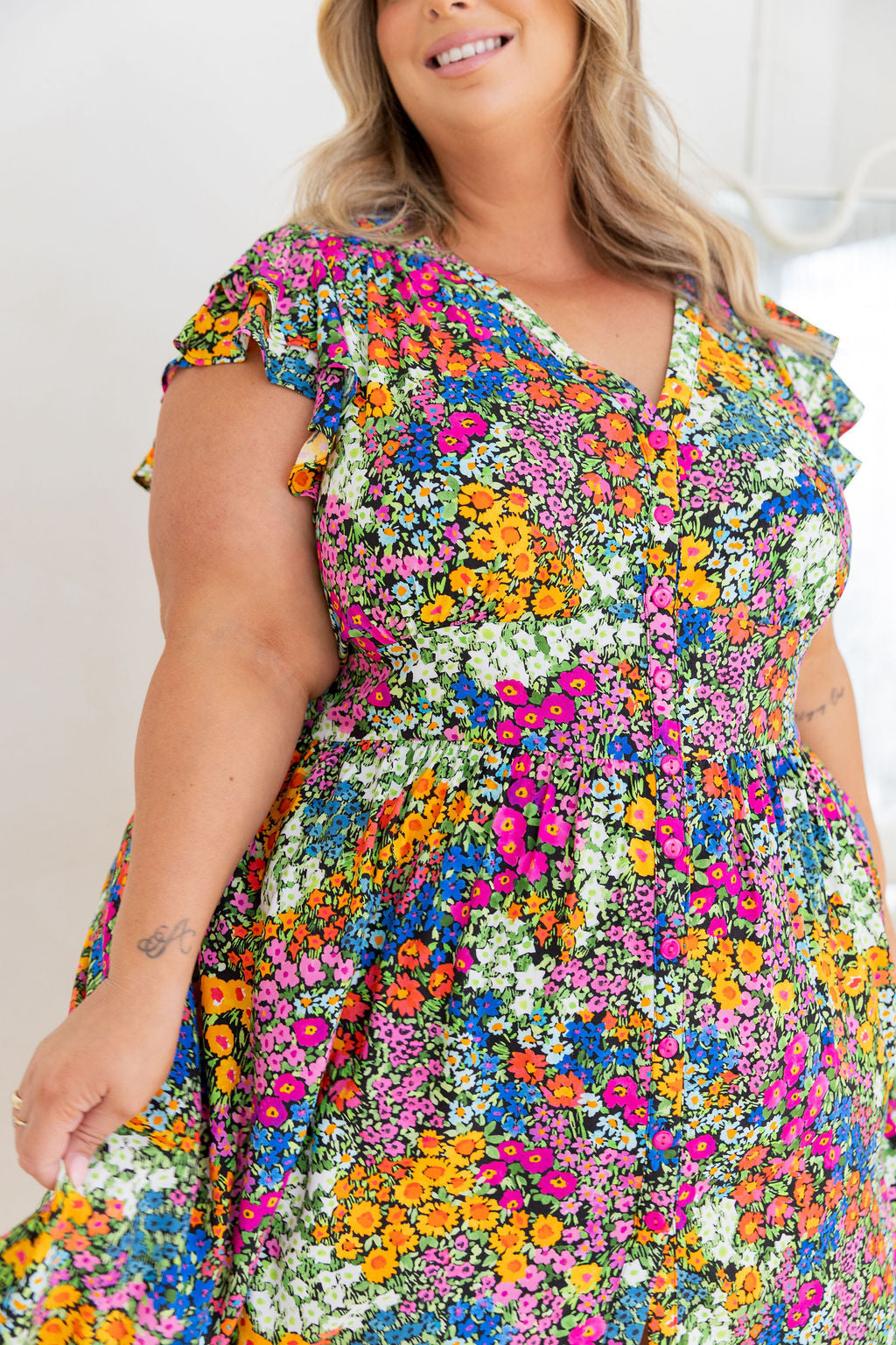 Chelsea Dress in Flower Field Dawn - BUTTON FAULT (NO RETURNS)
