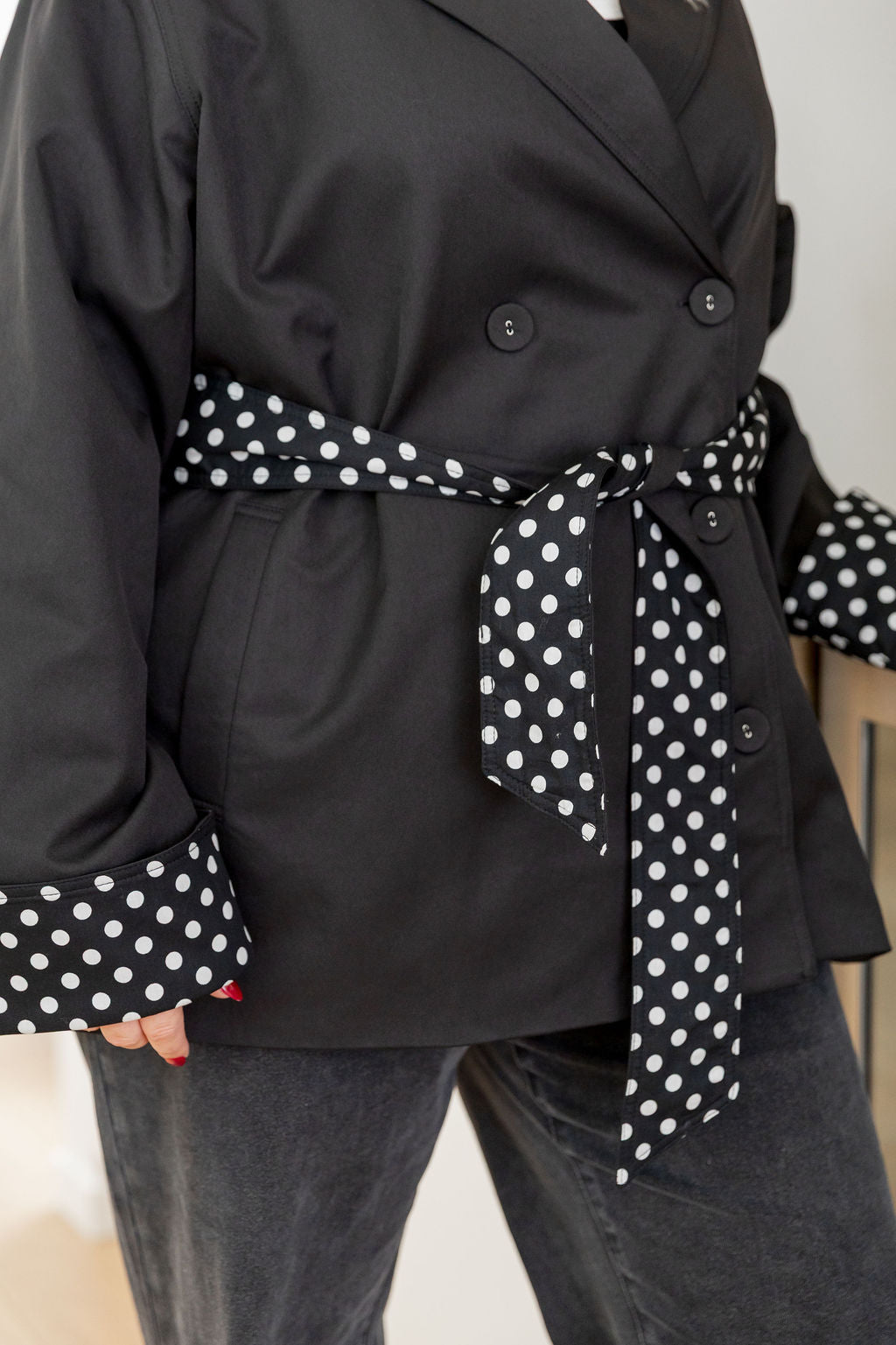 Regan Short Length Trench in Black/Polka Contrast