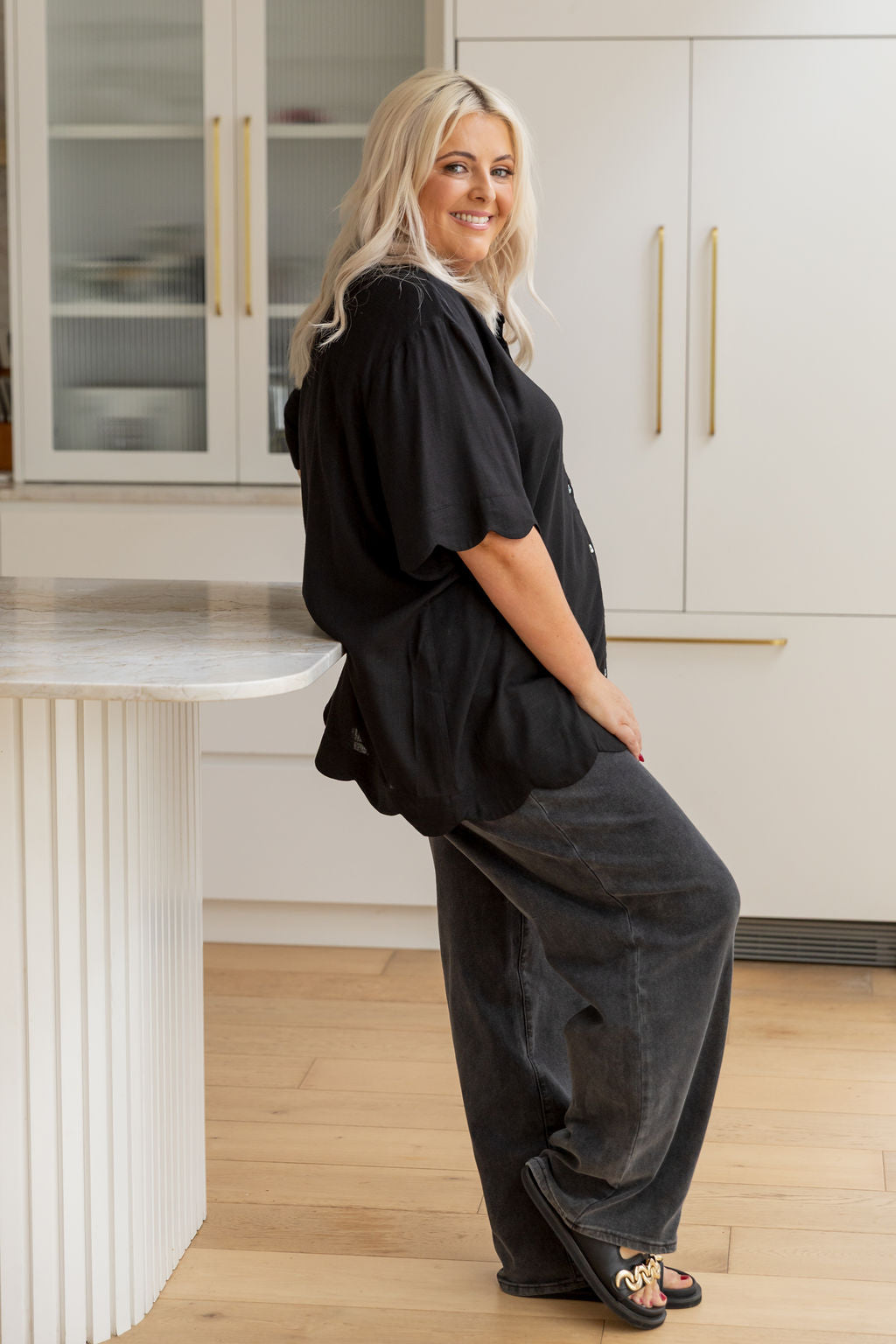 Scallop Hem Linen Blend Shirt in Black