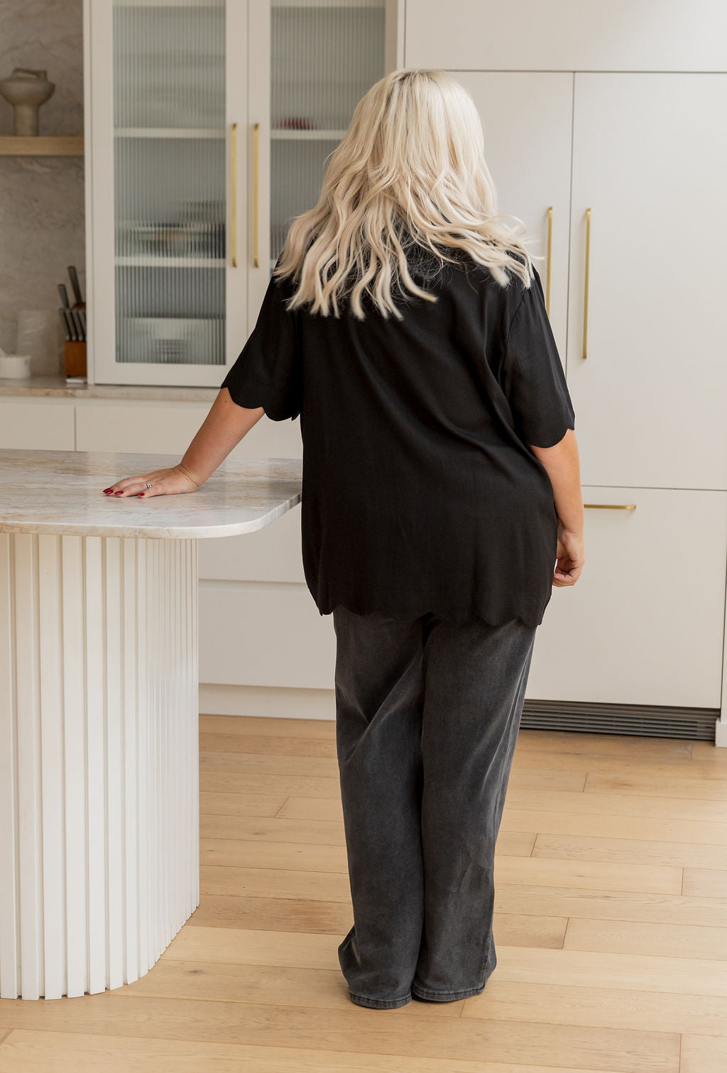Scallop Hem Linen Blend Shirt in Black