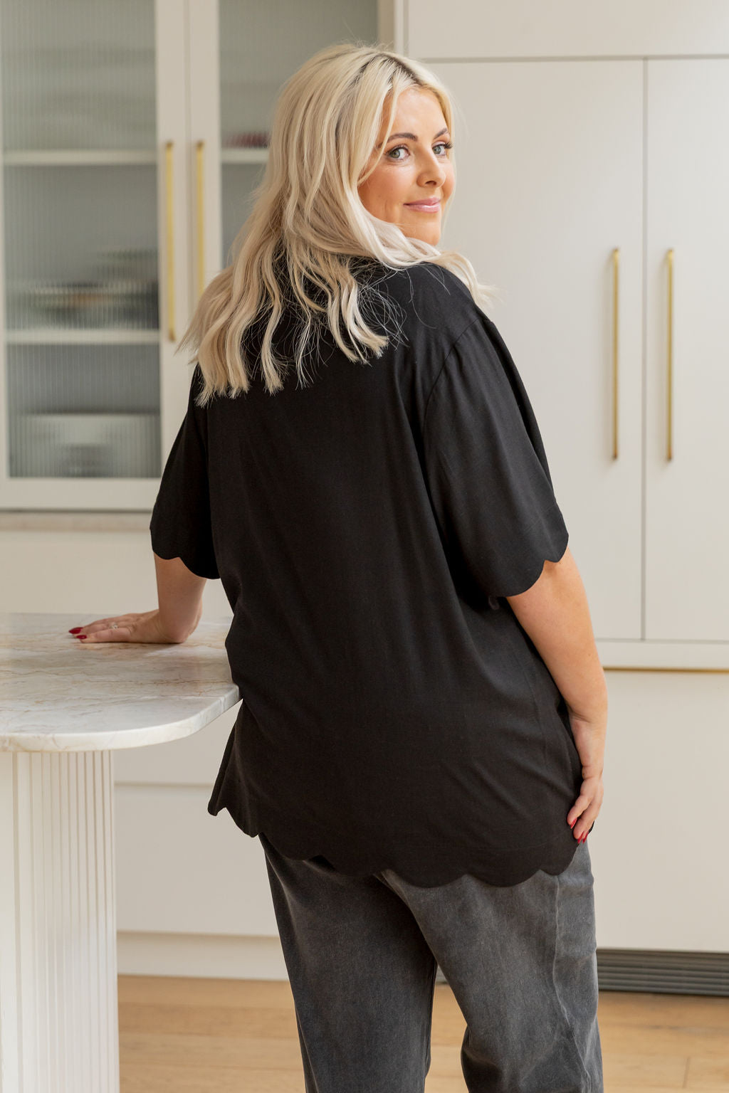 Scallop Hem Linen Blend Shirt in Black