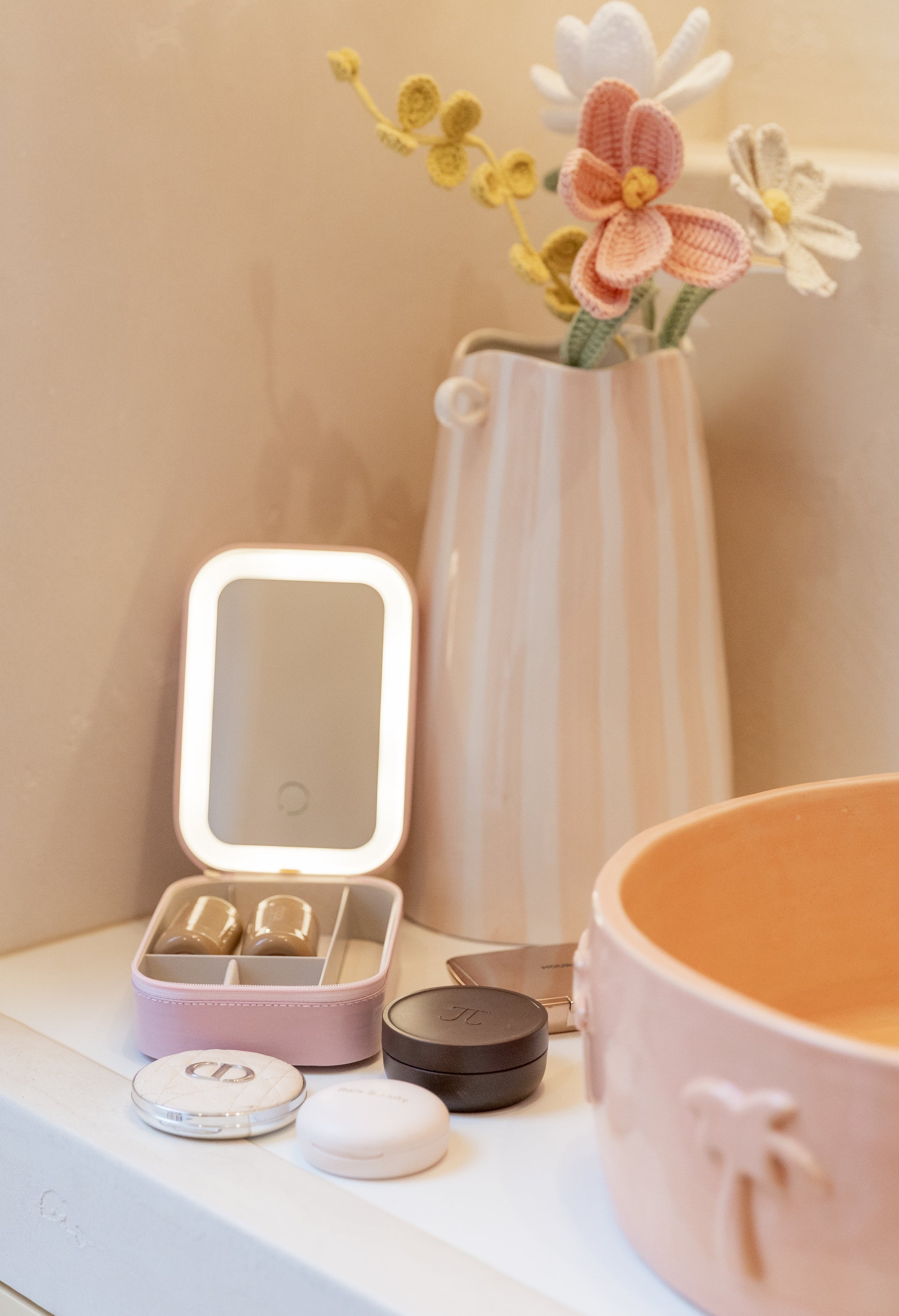 Travel Case with LED Mirror in Pink