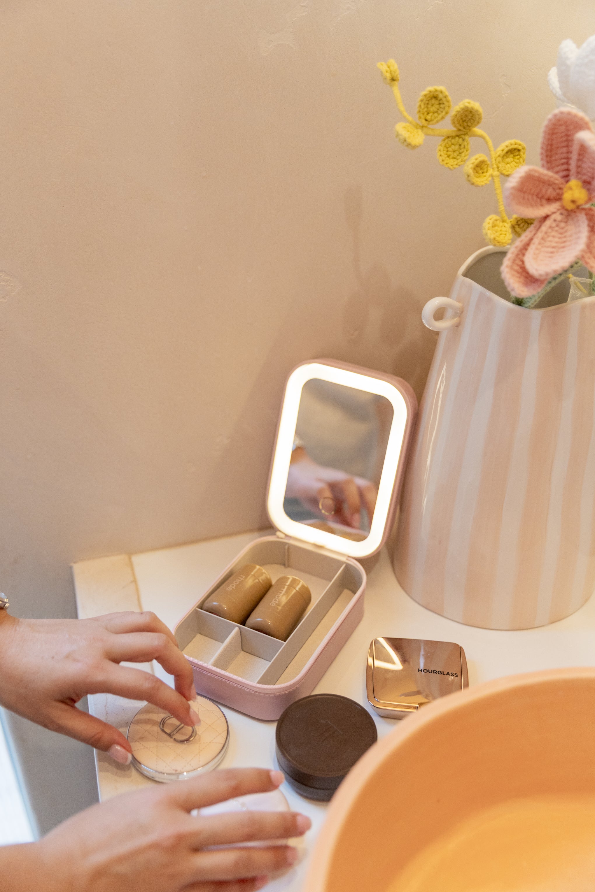 Travel Case with LED Mirror in Pink