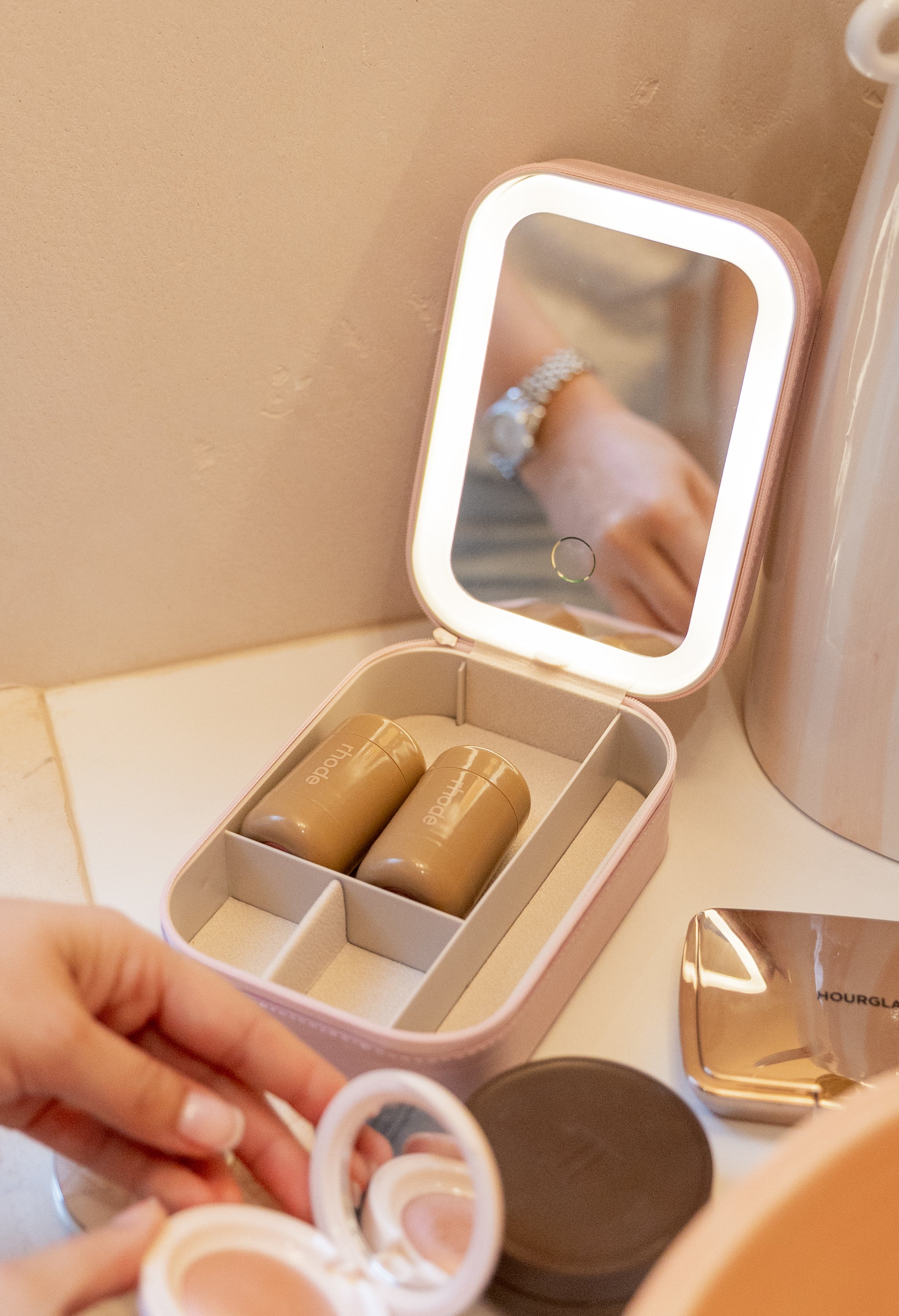 Travel Case with LED Mirror in Pink