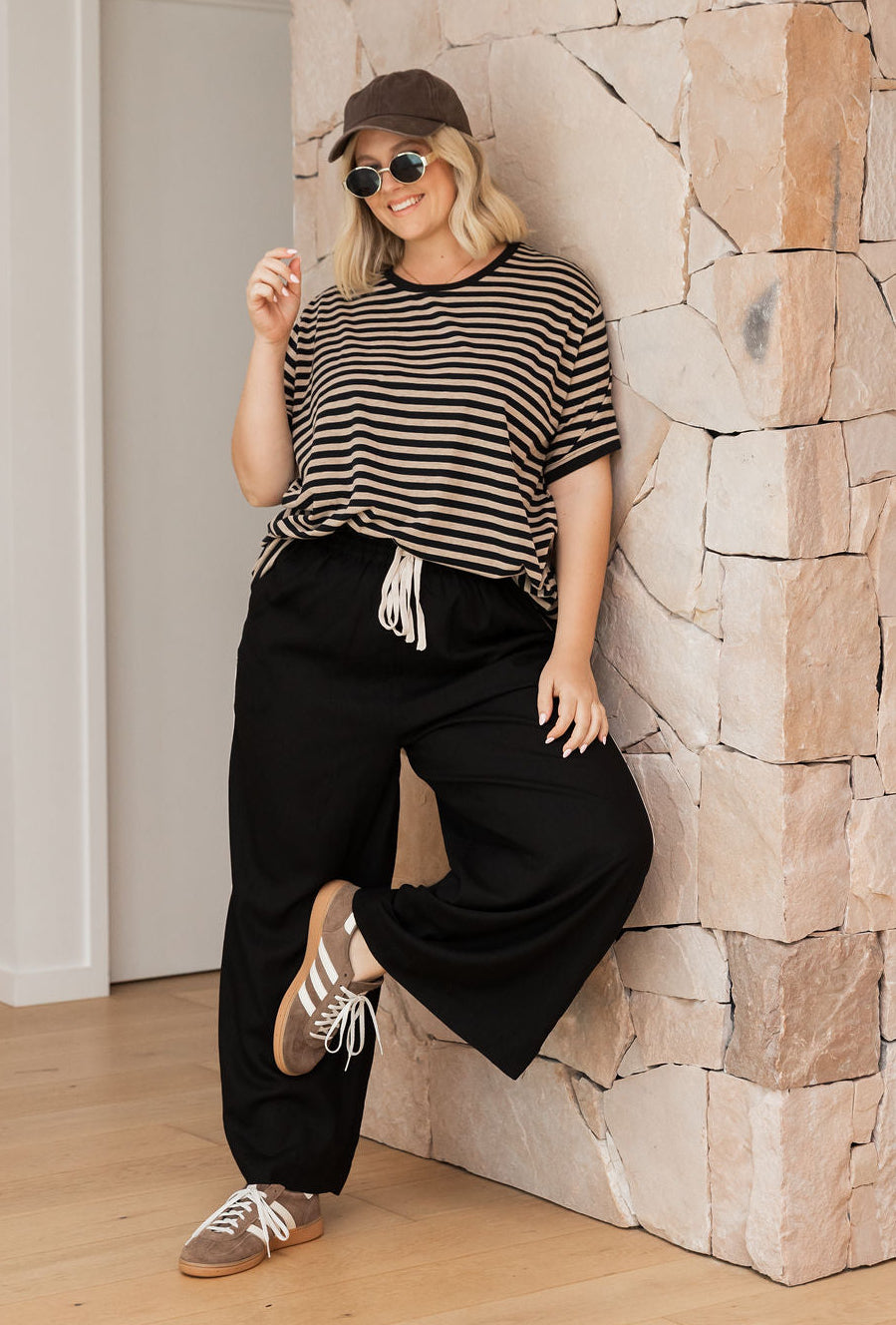 Side Stripe Linen Blend Pants in Black/Cream