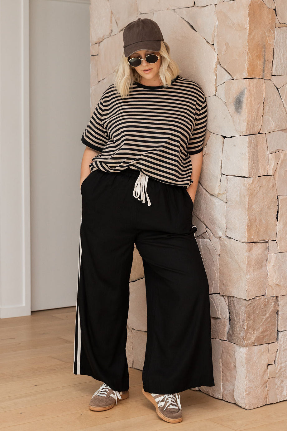 Side Stripe Linen Blend Pants in Black/Cream