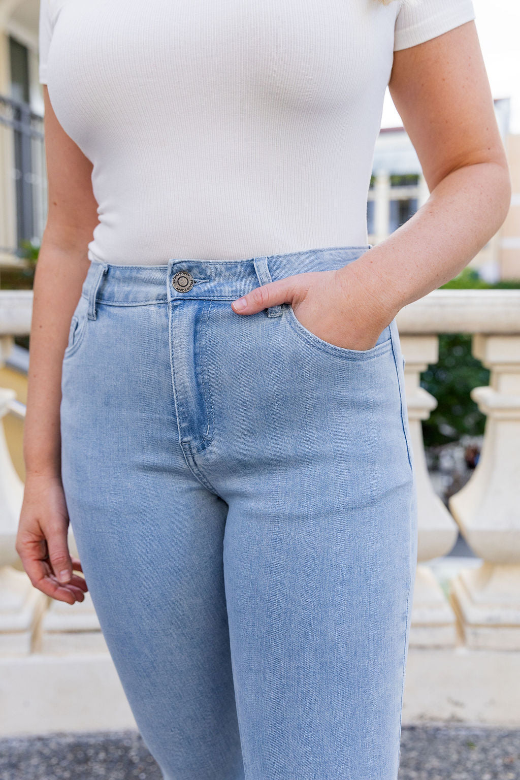 Viva Cropped Jean in Light Blue