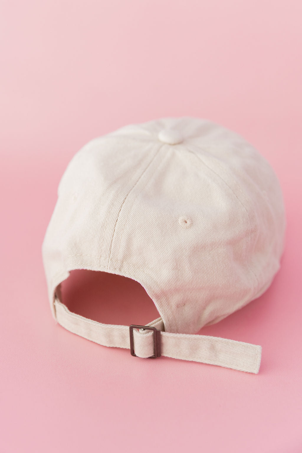 Essentials Slogan Cap in Show Up Cream