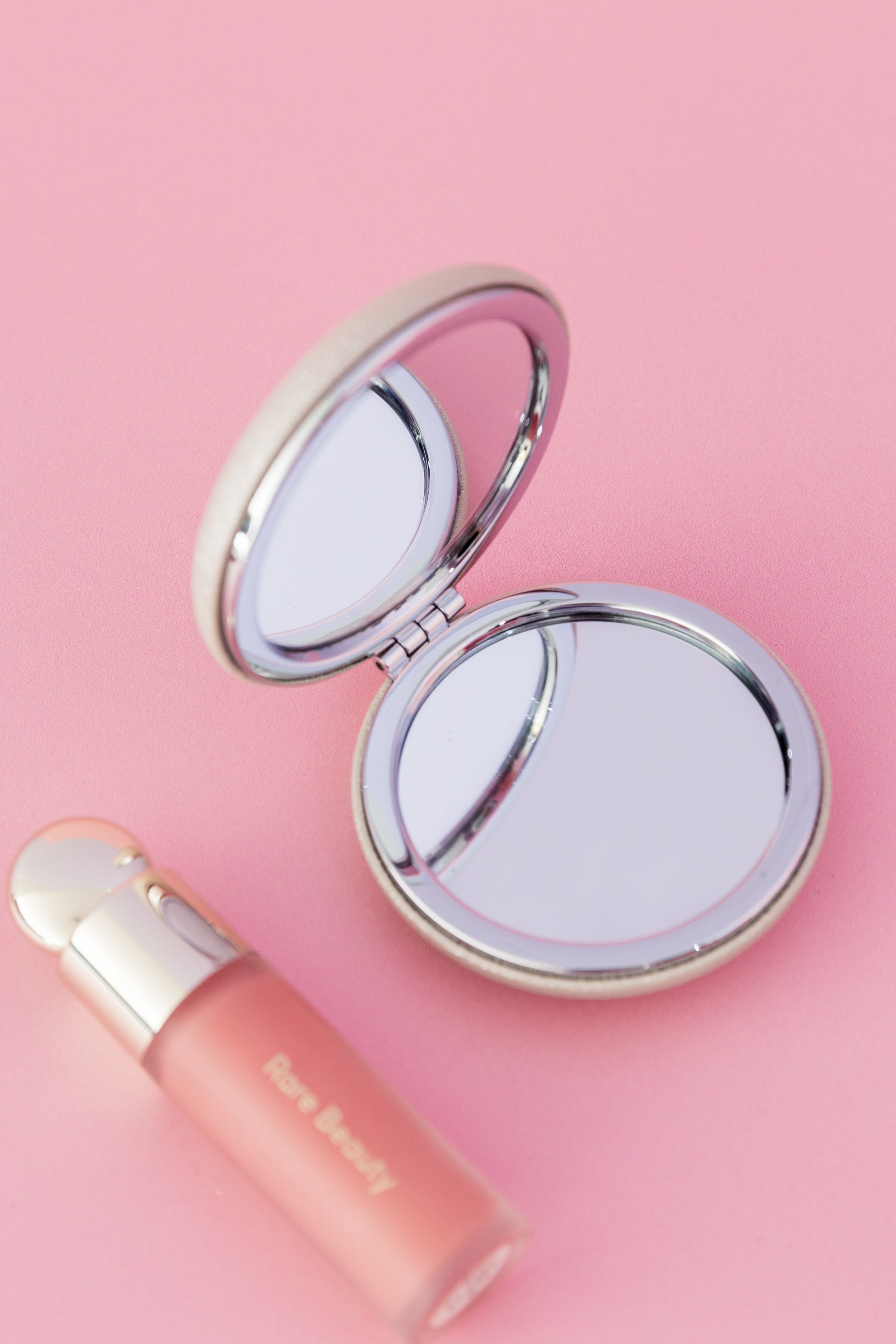 Round Pocket Mirror in Metallic Pearl