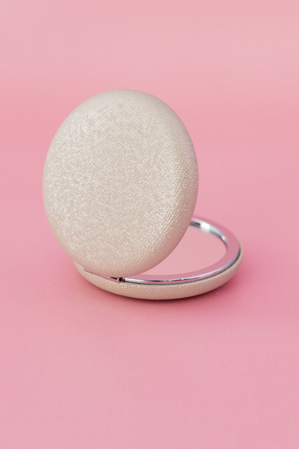 Round Pocket Mirror in Metallic Pearl