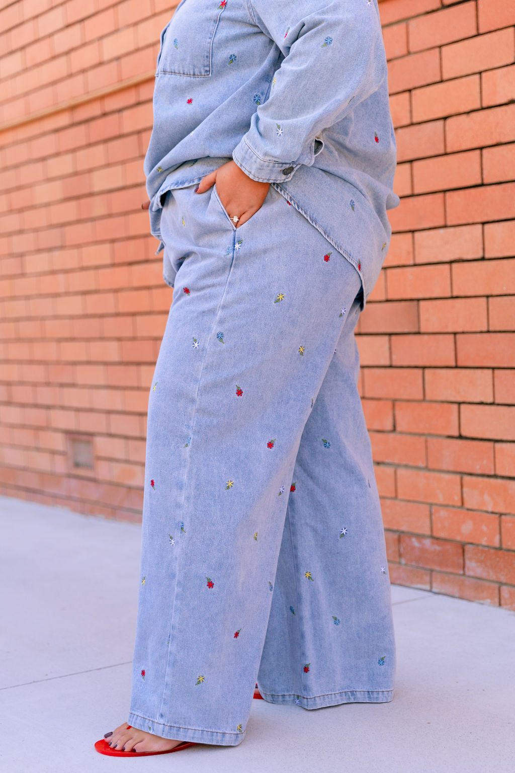 Koa Pull on Jean in Light Wash with Floral Embroidery