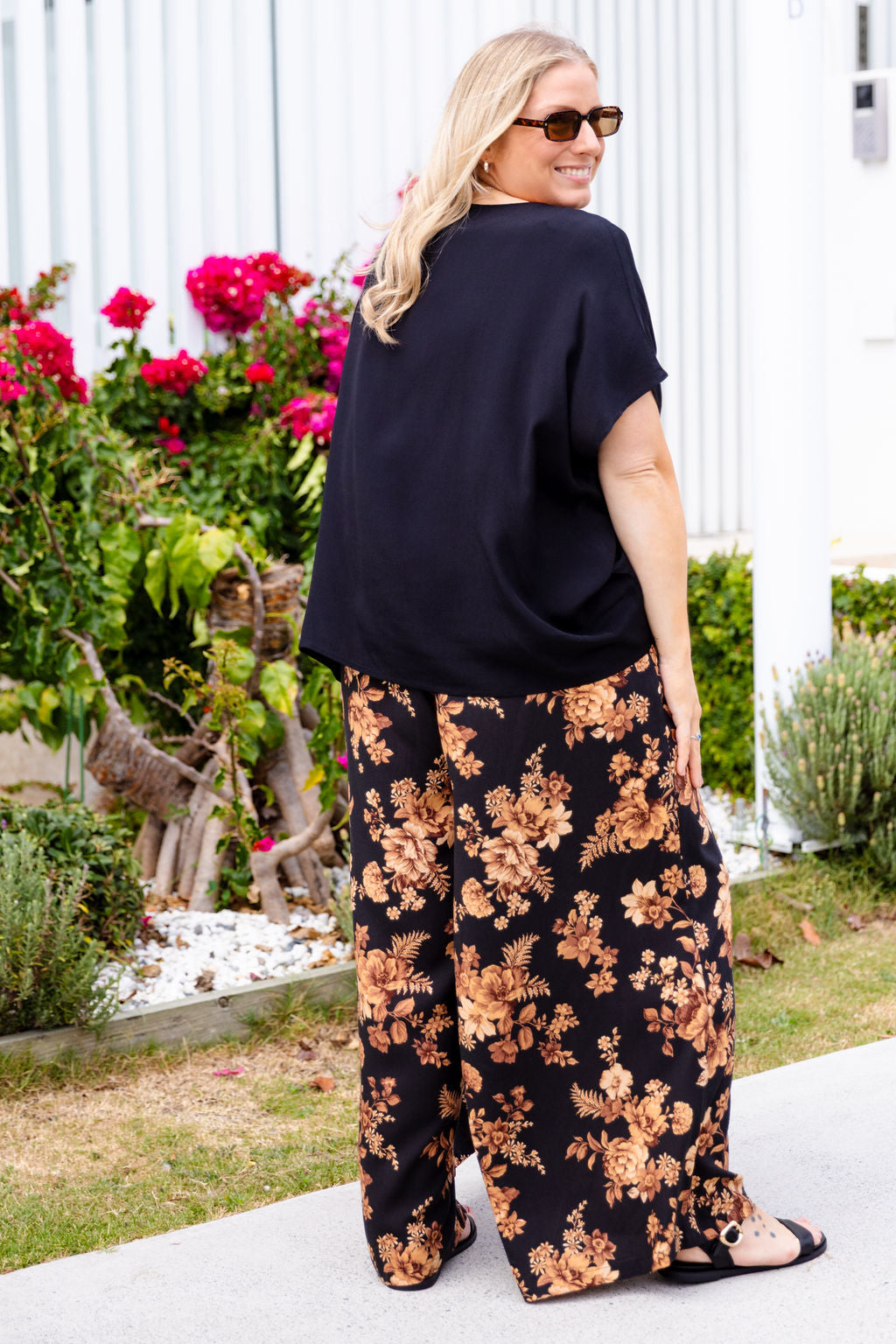Vea Top in Black