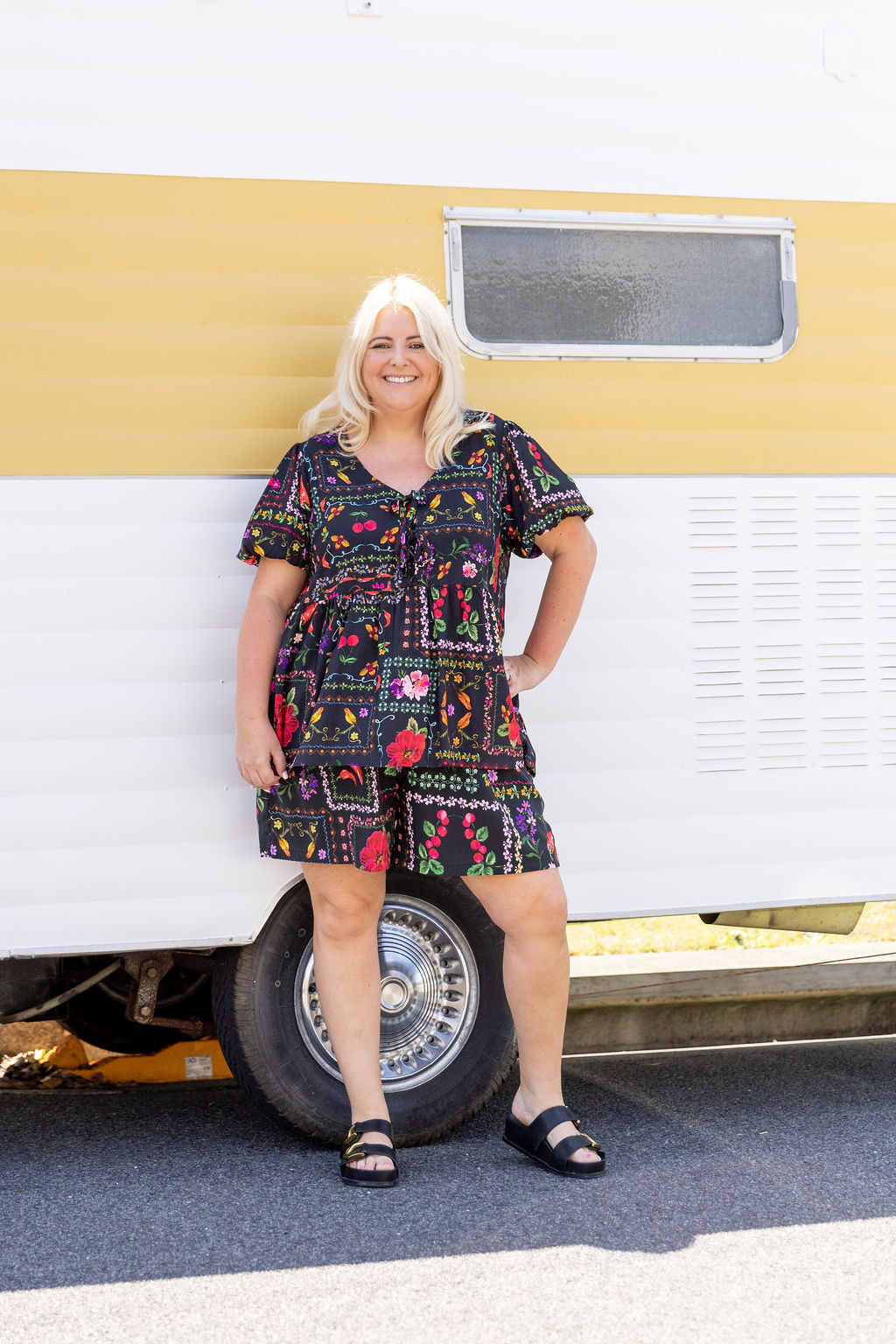 Harlow Shorts in Sweet Bee