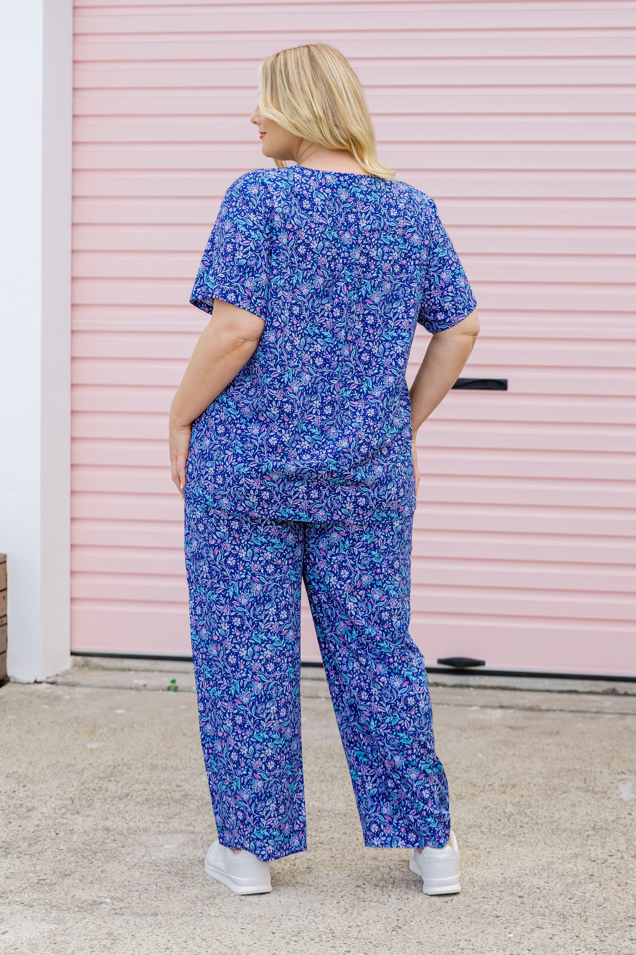 Jazz Scrubs Set in Jasmine