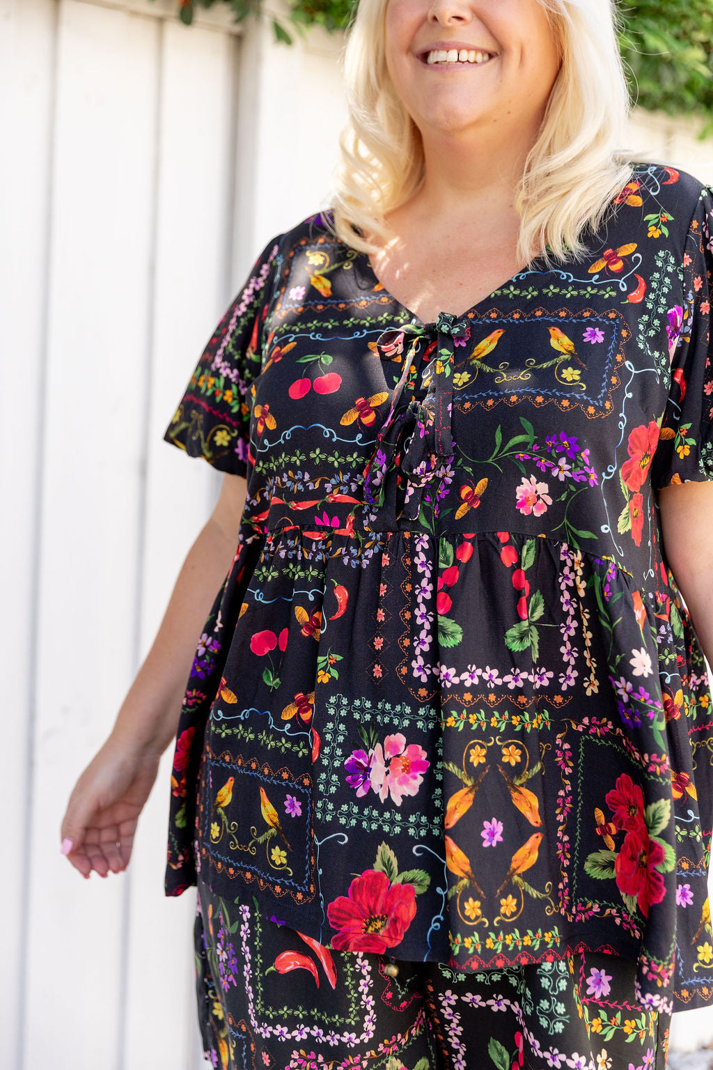 Birdie Top in Sweet Bee