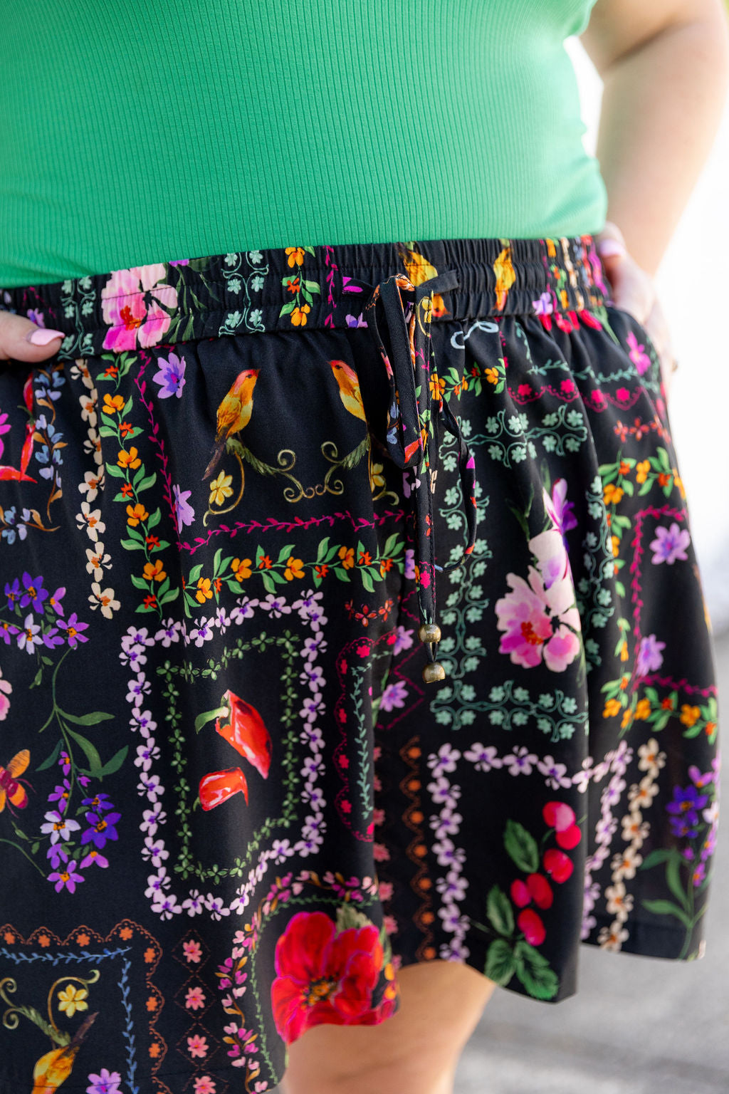 Harlow Shorts in Sweet Bee