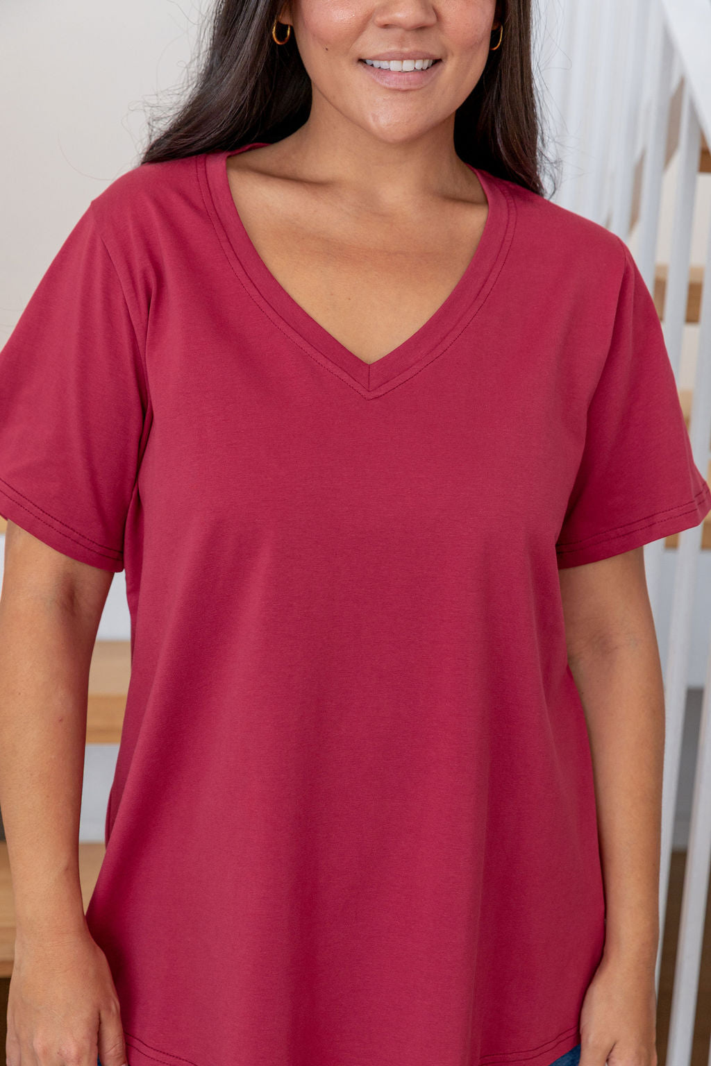 Relaxed V-Neck Tee in Wine