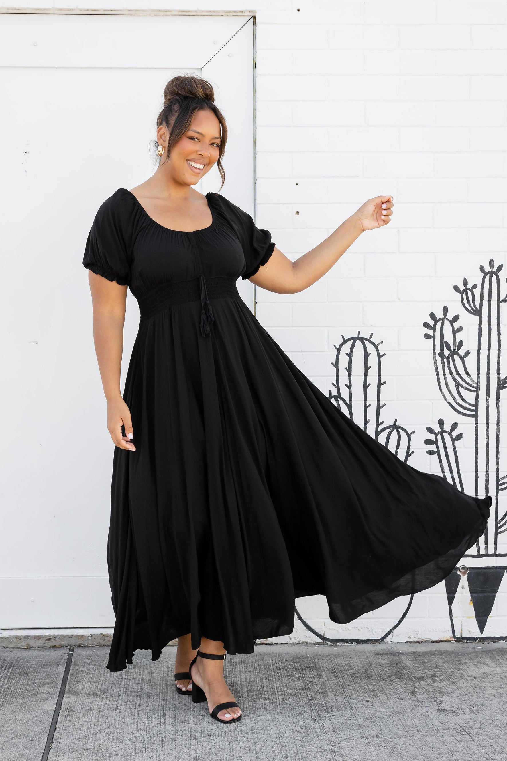 black dress size 14 Women Oscar de la Renta Silk, Lace Cocktail The tiered midi skirt adds a feminine touch Gelikeya Girls Formal Dress Size