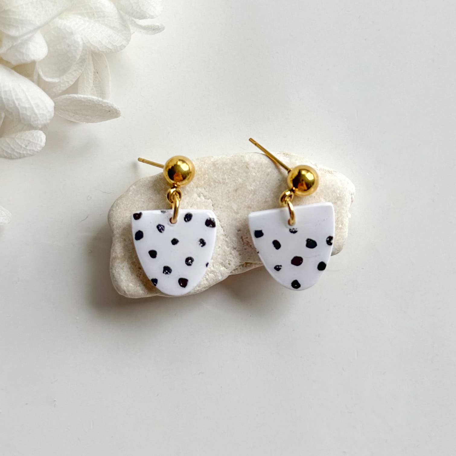 Black & White Spot Collection: Studs