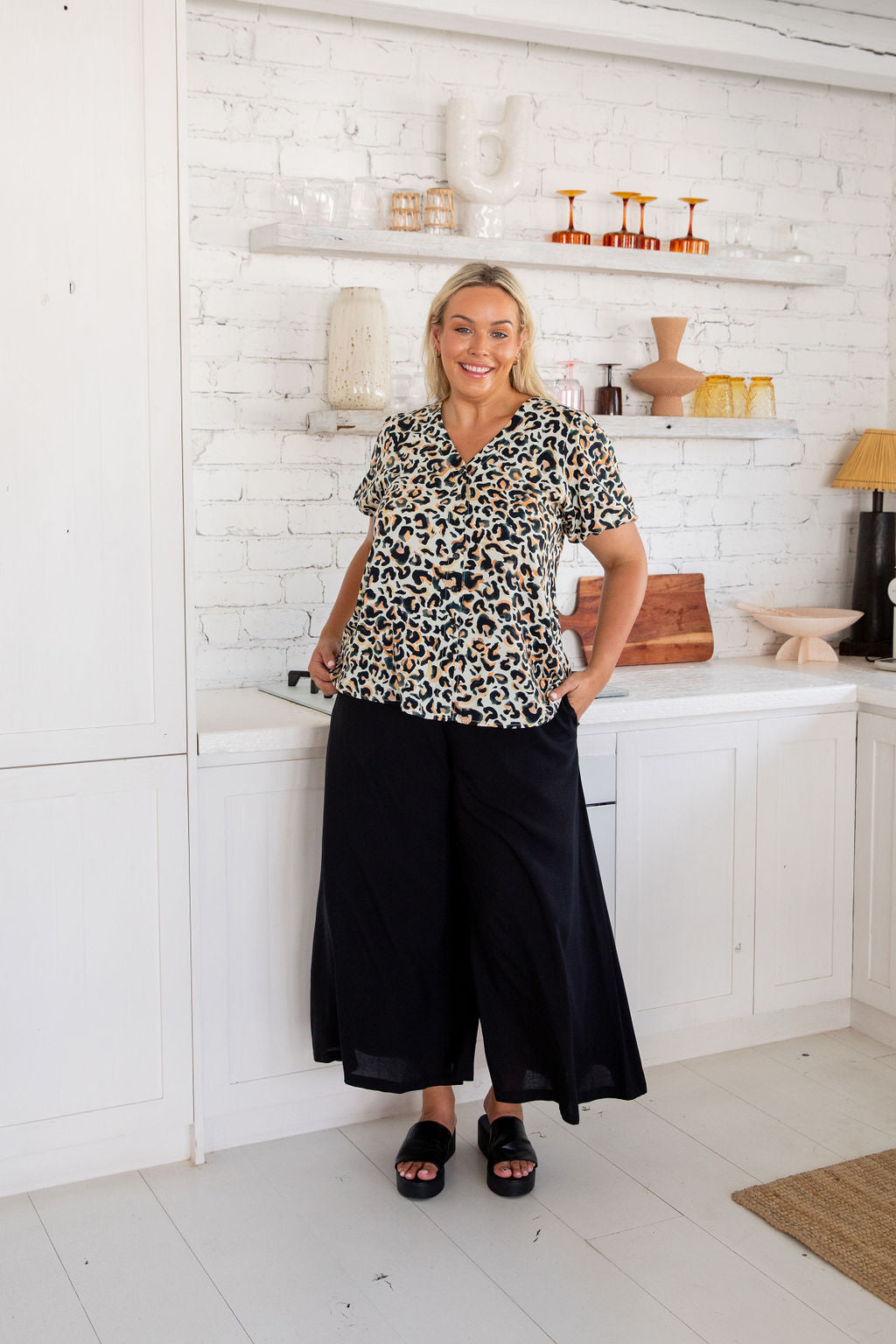 Larsa Pants in Black