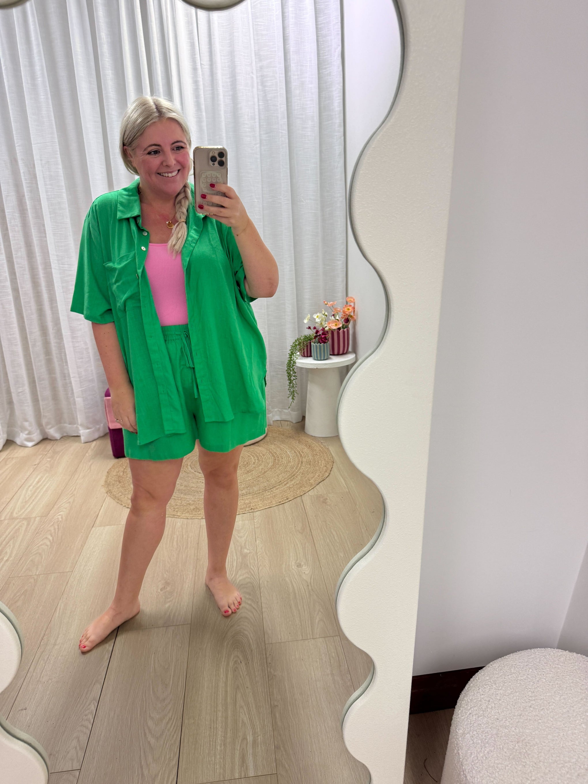 Harlow Linen Blend Shorts in Apple