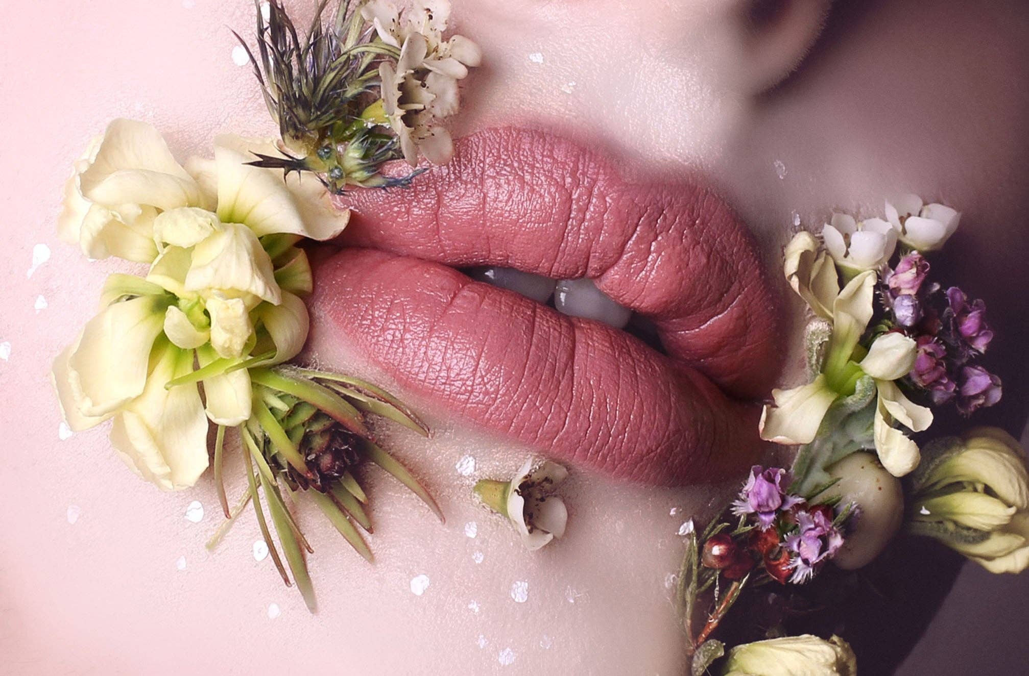 Suzy Lipstick in Pink Lace (Satin)