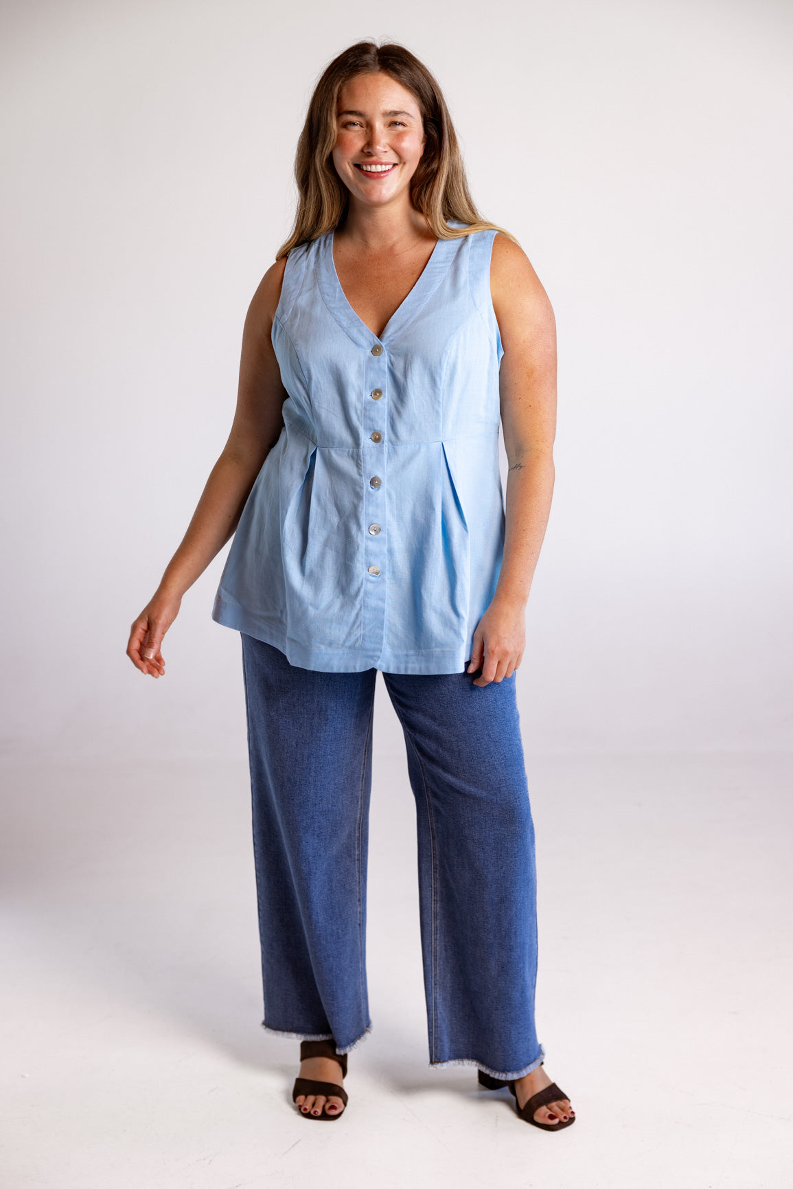 Saski Linen Blend Vest in Light Blue