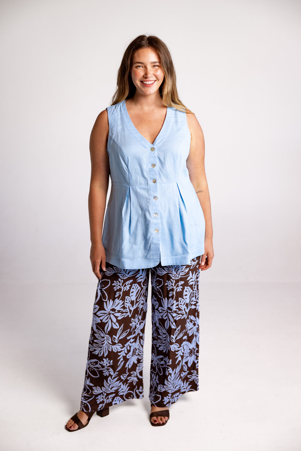 Saski Linen Blend Vest in Light Blue