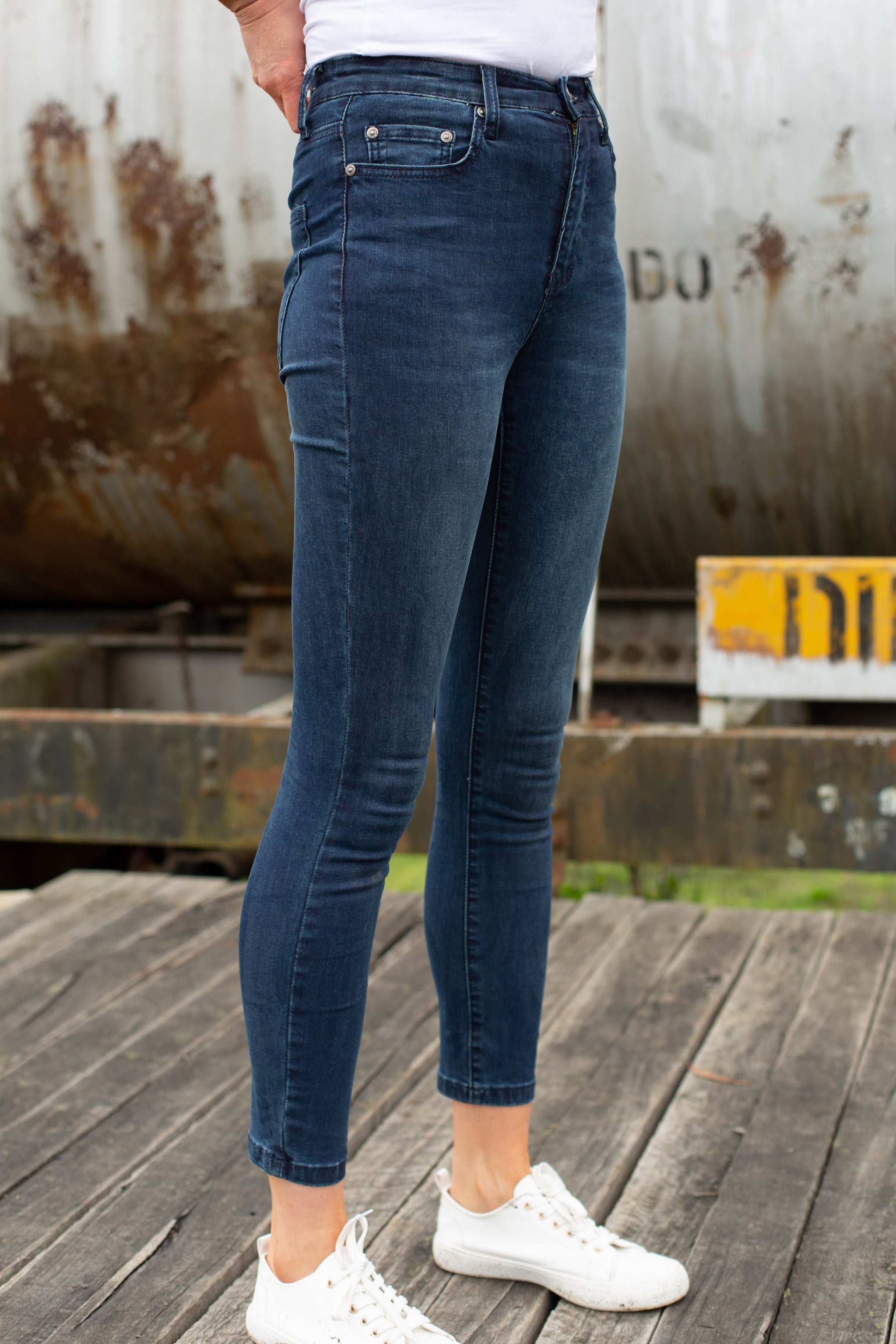 Billie Jeans in Dark Blue