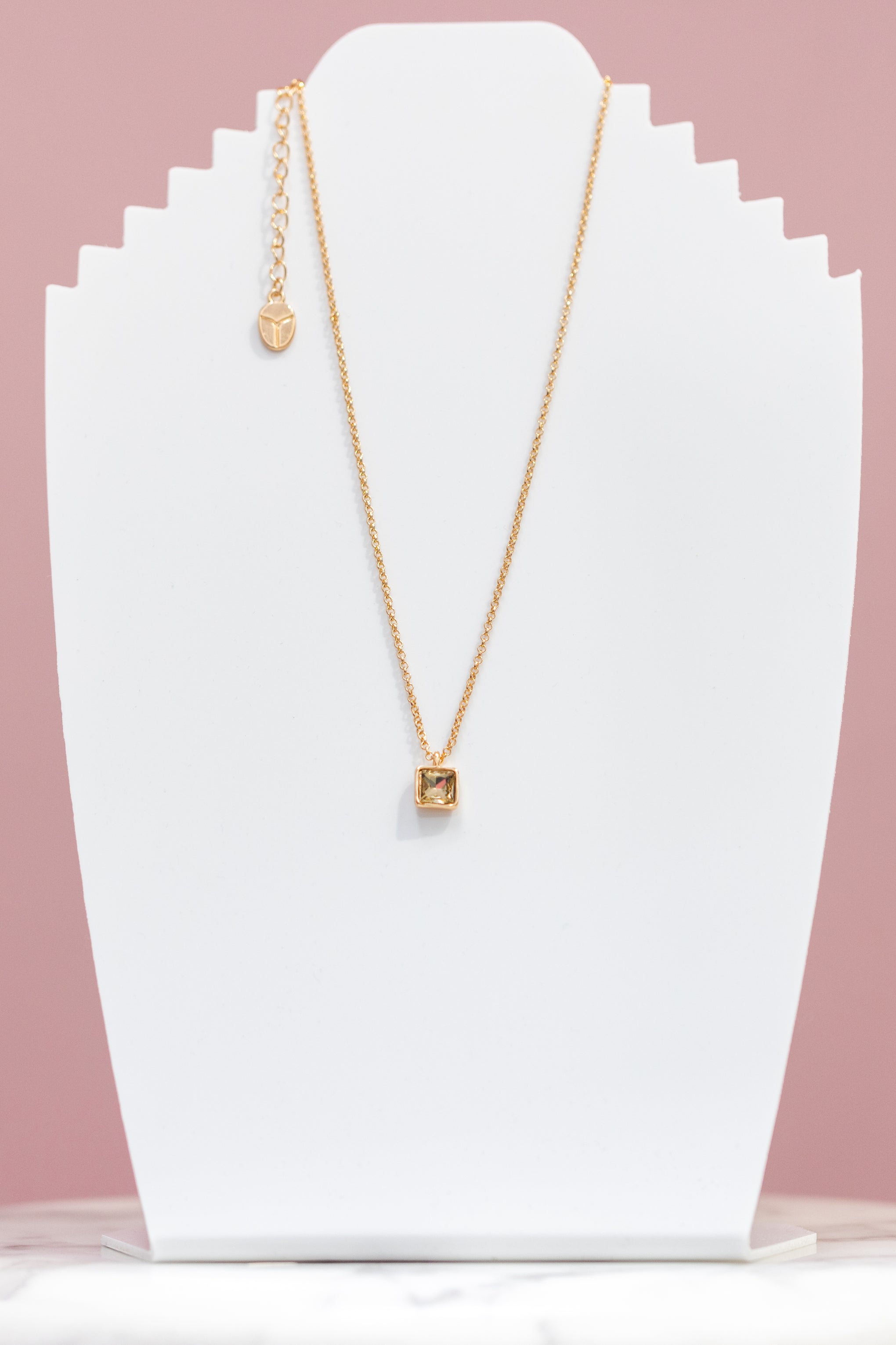 Amor Necklace in Gold Square